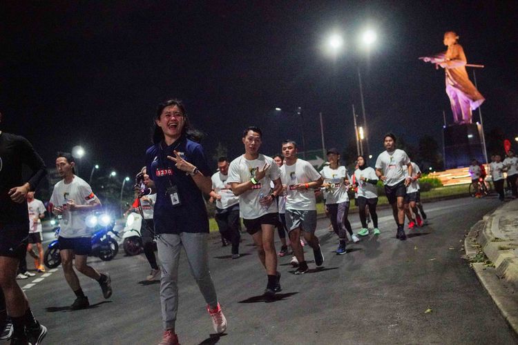 Race photo from PIK NITE RUN VIBES