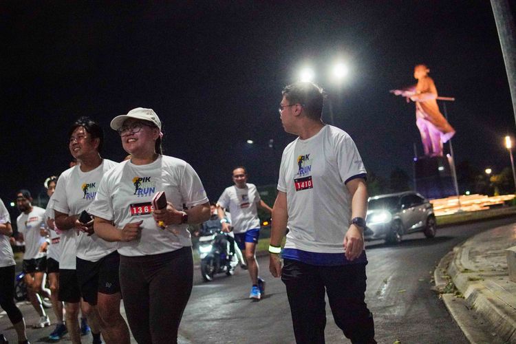 Race photo from PIK NITE RUN VIBES