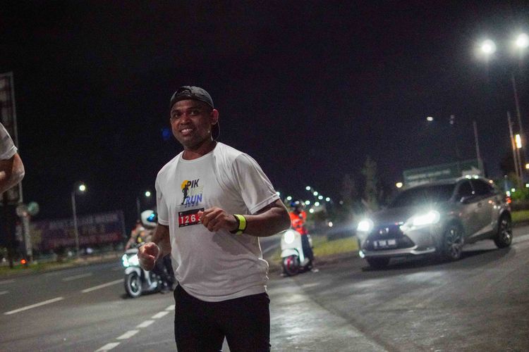 Race photo from PIK NITE RUN VIBES