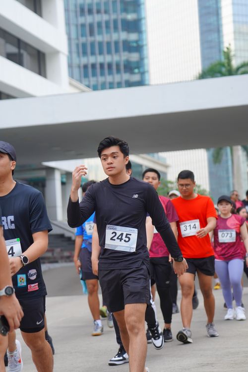 Race photo from Assurance Fun Run 2024