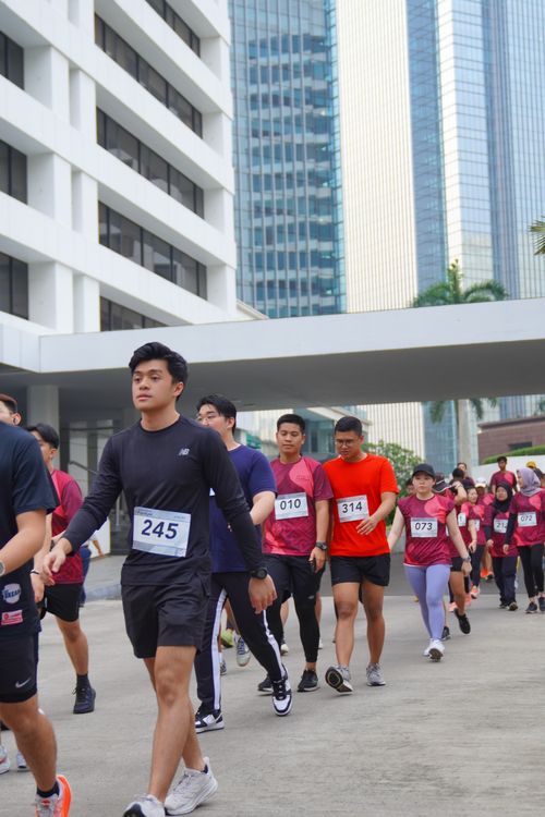 Race photo from Assurance Fun Run 2024