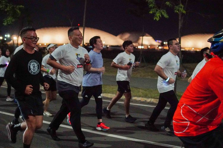 Race photo from PIK NITE RUN VIBES