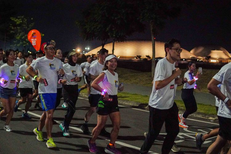 Race photo from PIK NITE RUN VIBES