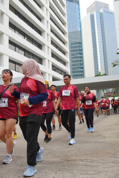 Race photo from Assurance Fun Run 2024