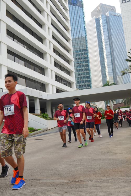 Race photo from Assurance Fun Run 2024