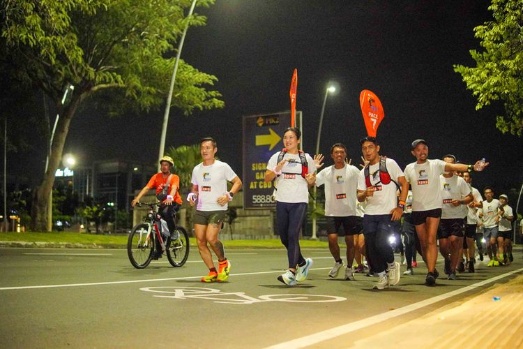 Race photo from PIK NITE RUN VIBES
