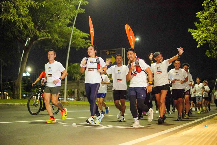 Race photo from PIK NITE RUN VIBES
