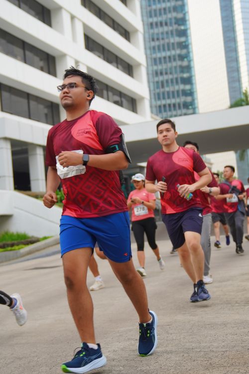 Race photo from Assurance Fun Run 2024