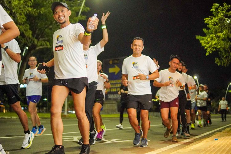 Race photo from PIK NITE RUN VIBES