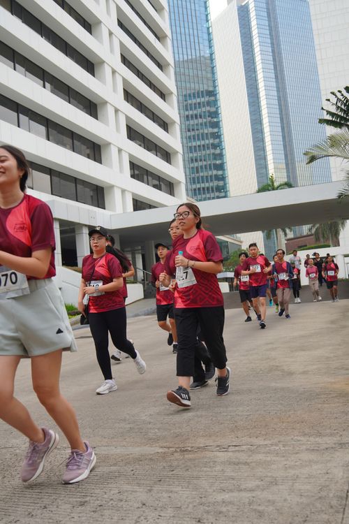 Race photo from Assurance Fun Run 2024