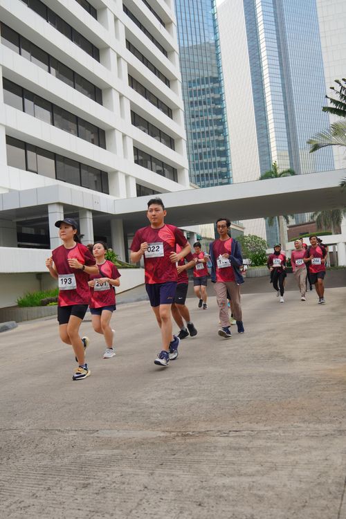 Race photo from Assurance Fun Run 2024