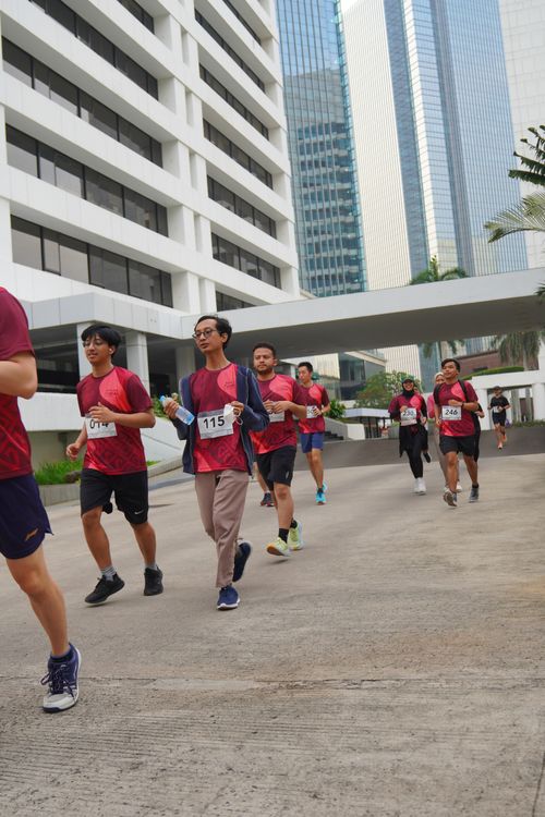 Race photo from Assurance Fun Run 2024