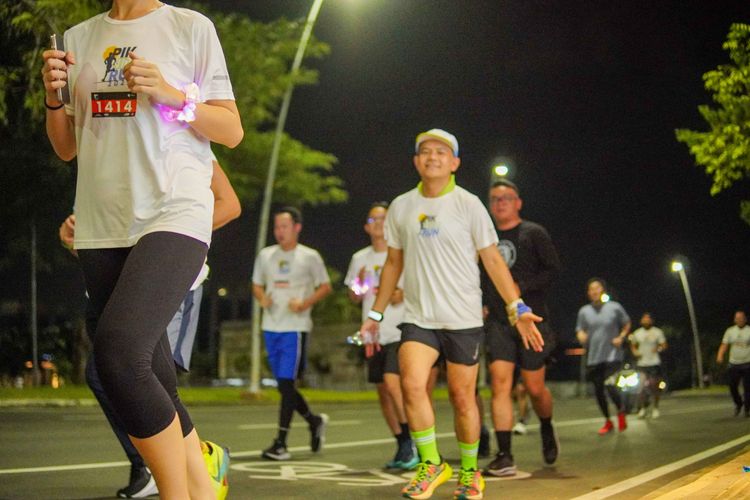 Race photo from PIK NITE RUN VIBES