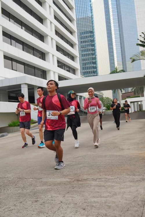 Race photo from Assurance Fun Run 2024
