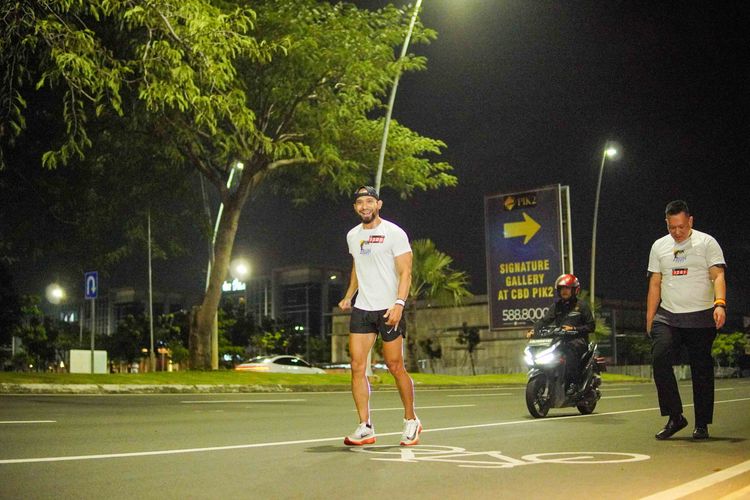Race photo from PIK NITE RUN VIBES