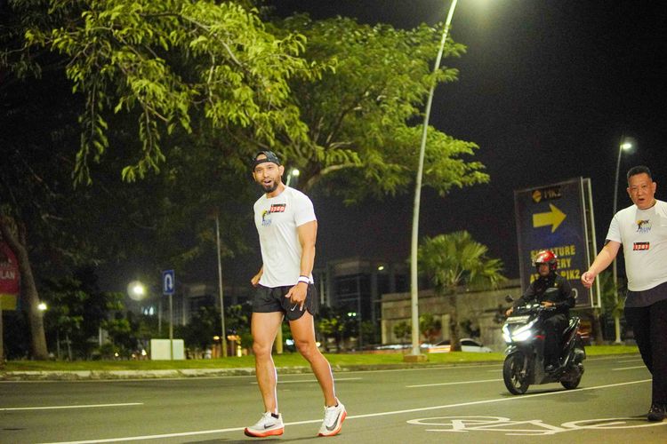 Race photo from PIK NITE RUN VIBES