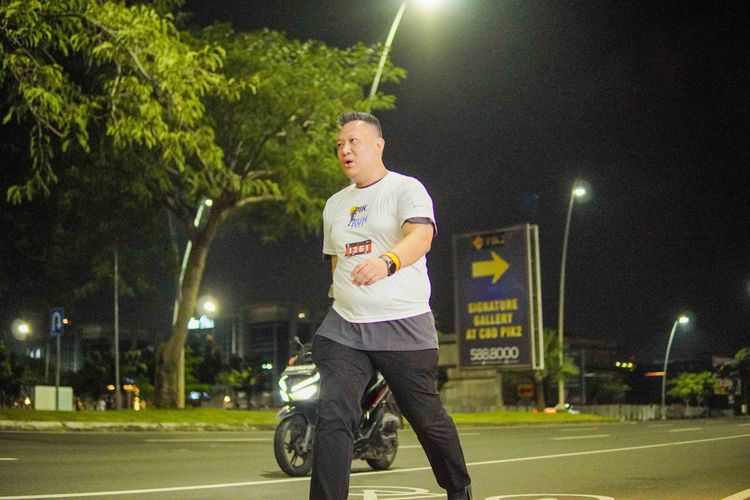 Race photo from PIK NITE RUN VIBES