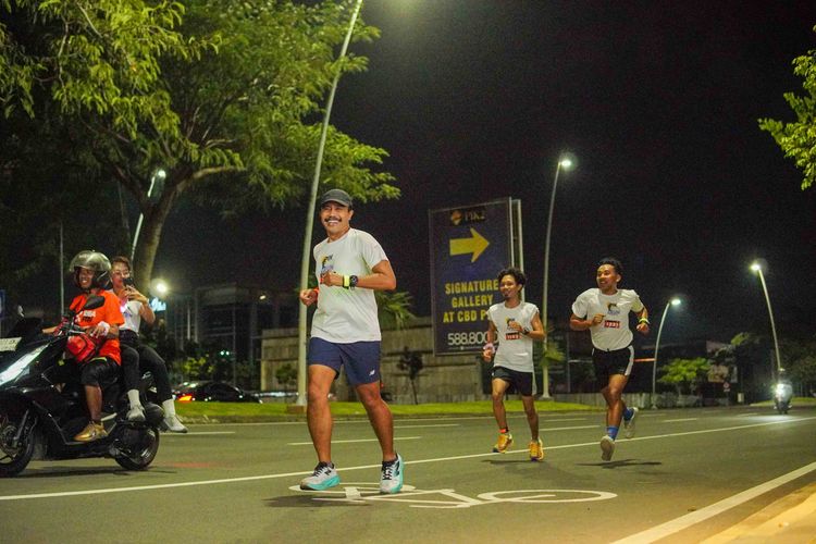 Race photo from PIK NITE RUN VIBES