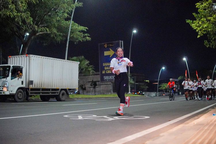 Race photo from PIK NITE RUN VIBES
