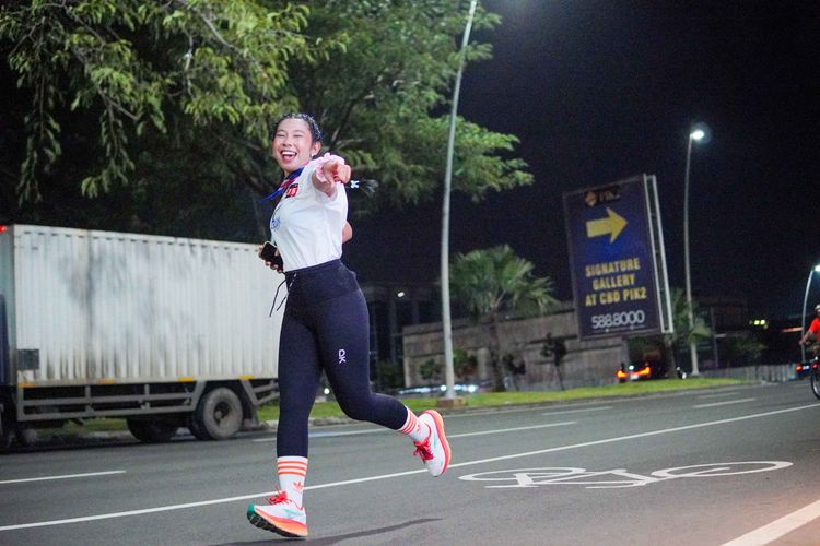 Race photo from PIK NITE RUN VIBES