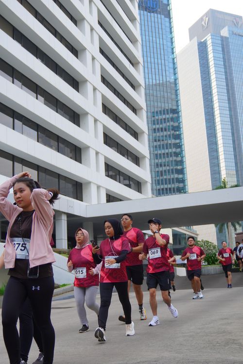 Race photo from Assurance Fun Run 2024