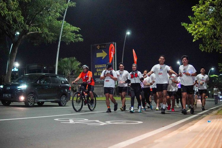 Race photo from PIK NITE RUN VIBES