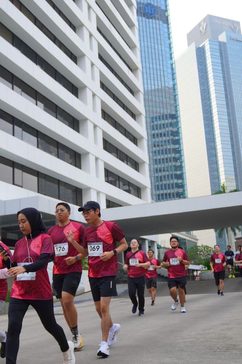 Race photo from Assurance Fun Run 2024