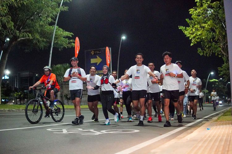Race photo from PIK NITE RUN VIBES
