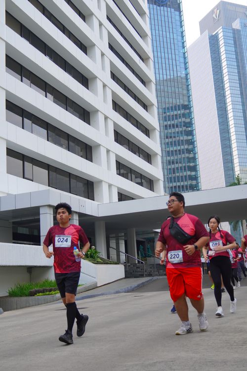 Race photo from Assurance Fun Run 2024