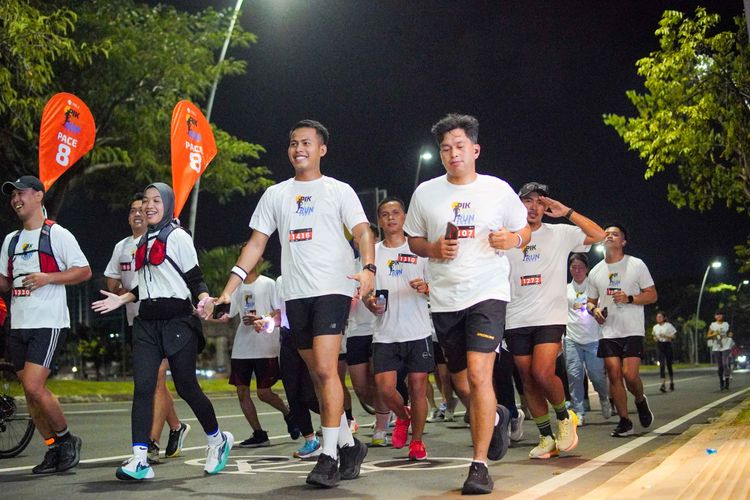 Race photo from PIK NITE RUN VIBES