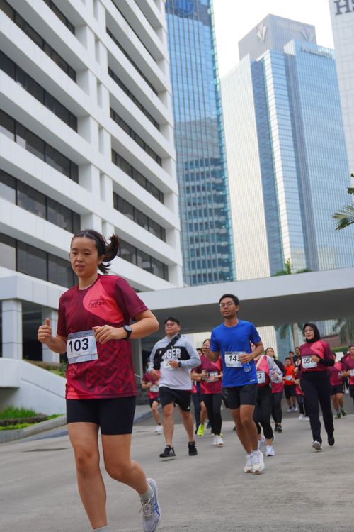 Race photo from Assurance Fun Run 2024