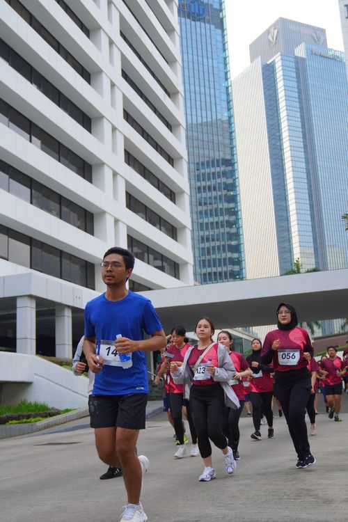 Race photo from Assurance Fun Run 2024