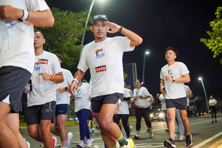 Race photo from PIK NITE RUN VIBES