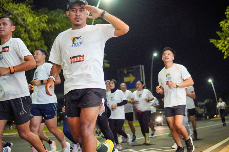 Race photo from PIK NITE RUN VIBES