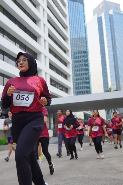 Race photo from Assurance Fun Run 2024