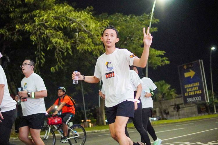 Race photo from PIK NITE RUN VIBES
