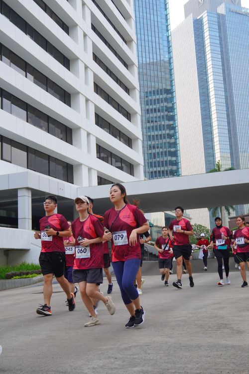 Race photo from Assurance Fun Run 2024