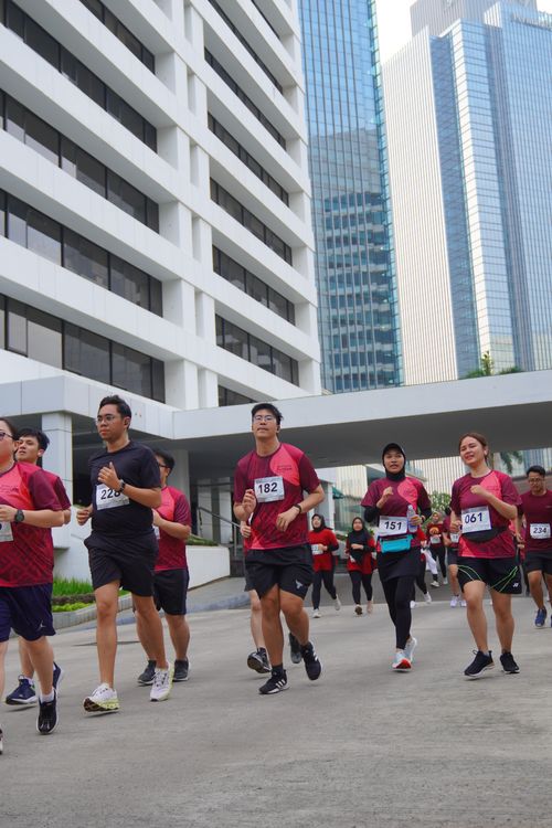Race photo from Assurance Fun Run 2024
