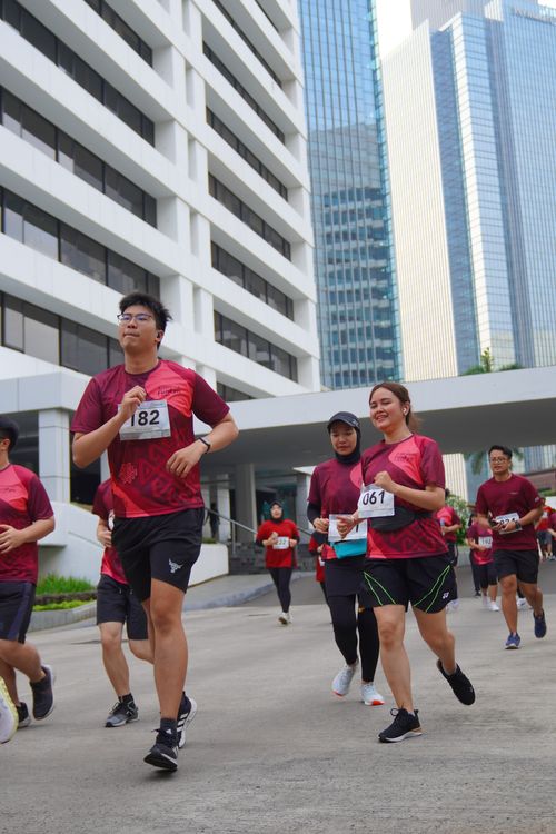 Race photo from Assurance Fun Run 2024