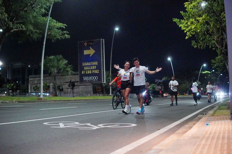 Race photo from PIK NITE RUN VIBES