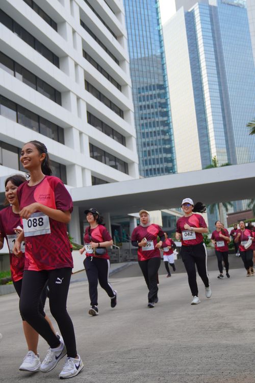 Race photo from Assurance Fun Run 2024