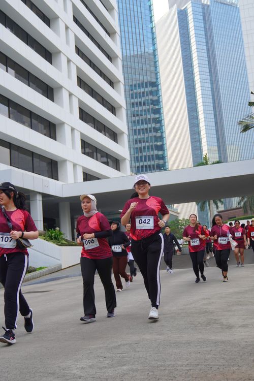 Race photo from Assurance Fun Run 2024