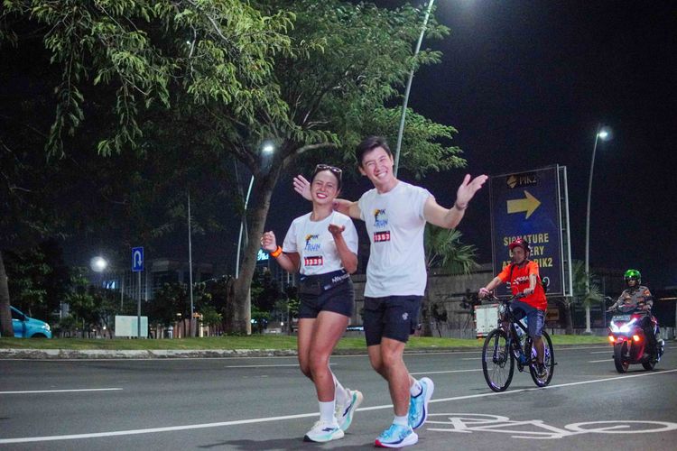 Race photo from PIK NITE RUN VIBES