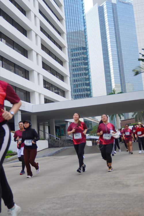 Race photo from Assurance Fun Run 2024