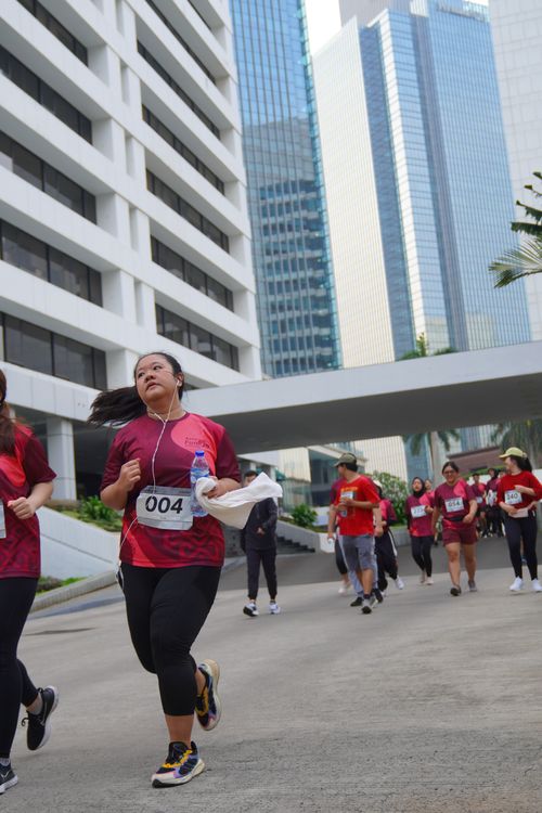 Race photo from Assurance Fun Run 2024