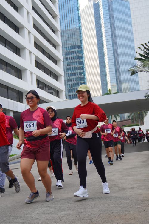 Race photo from Assurance Fun Run 2024