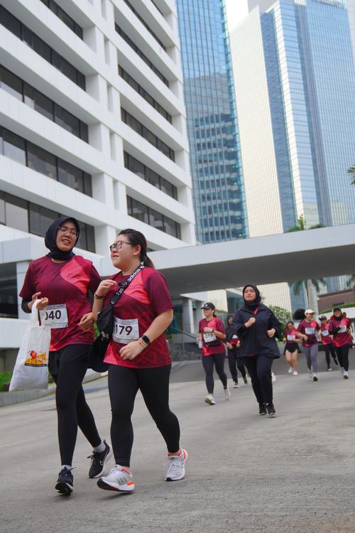 Race photo from Assurance Fun Run 2024