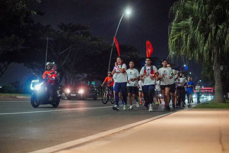 Race photo from PIK NITE RUN VIBES