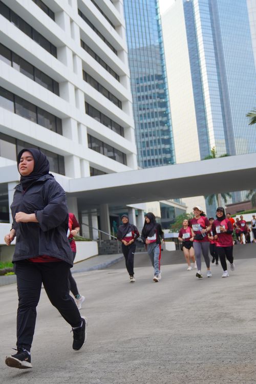 Race photo from Assurance Fun Run 2024