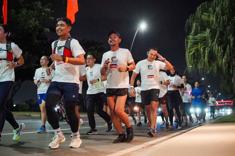 Race photo from PIK NITE RUN VIBES